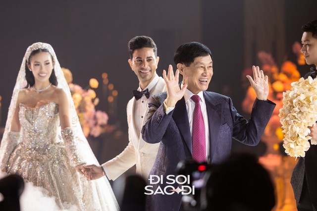 Lạ đời như tỷ ph&uacute; Việt Nam, giao hết quyền h&agrave;nh cho vợ, đ&aacute;m cưới con g&aacute;i tiết lộ "cơ cấu gia đ&igrave;nh" khiến người ta nể phục- Ảnh 4.