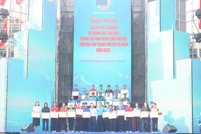 Những tập thể, c&aacute; nh&acirc;n được tuy&ecirc;n dương.