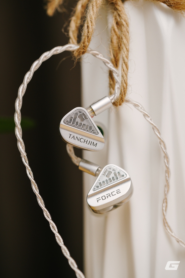 Đánh giá Tanchjim x Effect Audio Force: Cặp tai nghe kỳ lạ với 2 màng Dynamic và thiết kế "đeo chặt nhưng vẫn hở"- Ảnh 19. Đánh giá Tanchjim x Effect Audio Force: Cặp tai nghe kỳ lạ với 2 màng Dynamic và thiết kế "đeo chặt nhưng vẫn hở"- Ảnh 19.