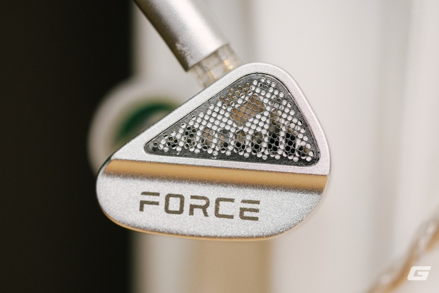 Đánh giá Tanchjim x Effect Audio Force: Cặp tai nghe kỳ lạ với 2 màng Dynamic và thiết kế "đeo chặt nhưng vẫn hở"- Ảnh 8. Đánh giá Tanchjim x Effect Audio Force: Cặp tai nghe kỳ lạ với 2 màng Dynamic và thiết kế "đeo chặt nhưng vẫn hở"- Ảnh 8.