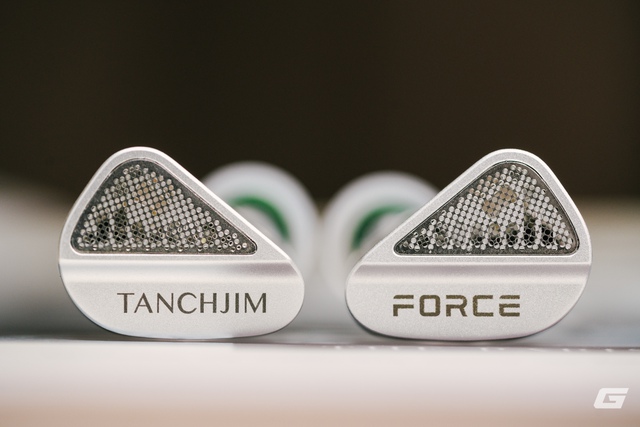 Đánh giá Tanchjim x Effect Audio Force: Cặp tai nghe kỳ lạ với 2 màng Dynamic và thiết kế "đeo chặt nhưng vẫn hở"- Ảnh 7. Đánh giá Tanchjim x Effect Audio Force: Cặp tai nghe kỳ lạ với 2 màng Dynamic và thiết kế "đeo chặt nhưng vẫn hở"- Ảnh 7.