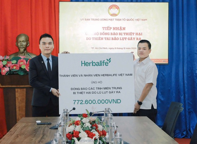 Herbalife Việt Nam n&acirc;ng tổng số tiền đ&oacute;ng g&oacute;p l&ecirc;n 3.976.600.000 đồng ủng hộ đồng b&agrave;o bị thiệt hại do thi&ecirc;n tai b&atilde;o lũ g&acirc;y ra- Ảnh 1.