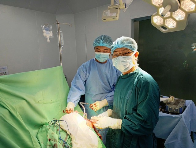 Bước ngoặt y tế vùng xa: Cần giờ có dịch vụ ngoại khoa, sản khoa và cấp cứu ngay tại chỗ- Ảnh 2. Bước ngoặt y tế vùng xa: Cần giờ có dịch vụ ngoại khoa, sản khoa và cấp cứu ngay tại chỗ- Ảnh 2.