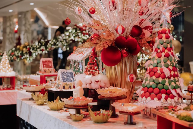 Dấu ấn lễ hội 2025: bộ ba khách sạn biến Giáng sinh thành hành trình từ xa hoa Ý, phong vị Thụy Sĩ, ấm áp Hà Nội- Ảnh 2. Dấu ấn lễ hội 2025: bộ ba khách sạn biến Giáng sinh thành hành trình từ xa hoa Ý, phong vị Thụy Sĩ, ấm áp Hà Nội- Ảnh 2.