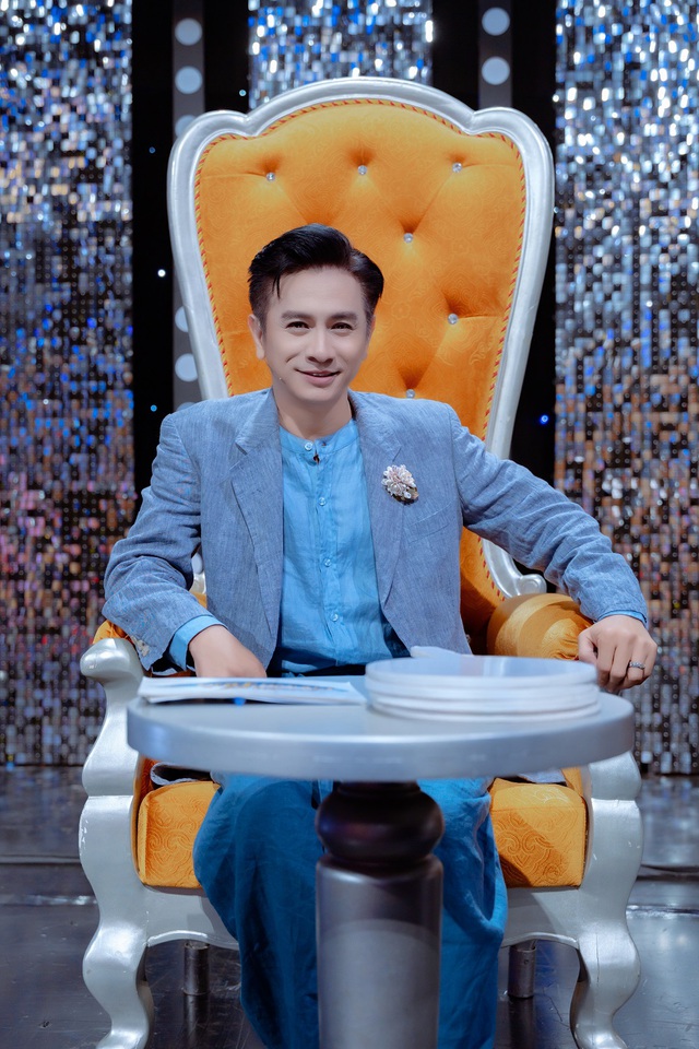 Nam nghệ sĩ l&agrave; Gi&aacute;m đốc Nghệ thuật, 50 tuổi vẫn ở với mẹ: "Cuộc đời m&igrave;nh đừng tr&ocirc;ng chờ người kh&aacute;c"- Ảnh 1.