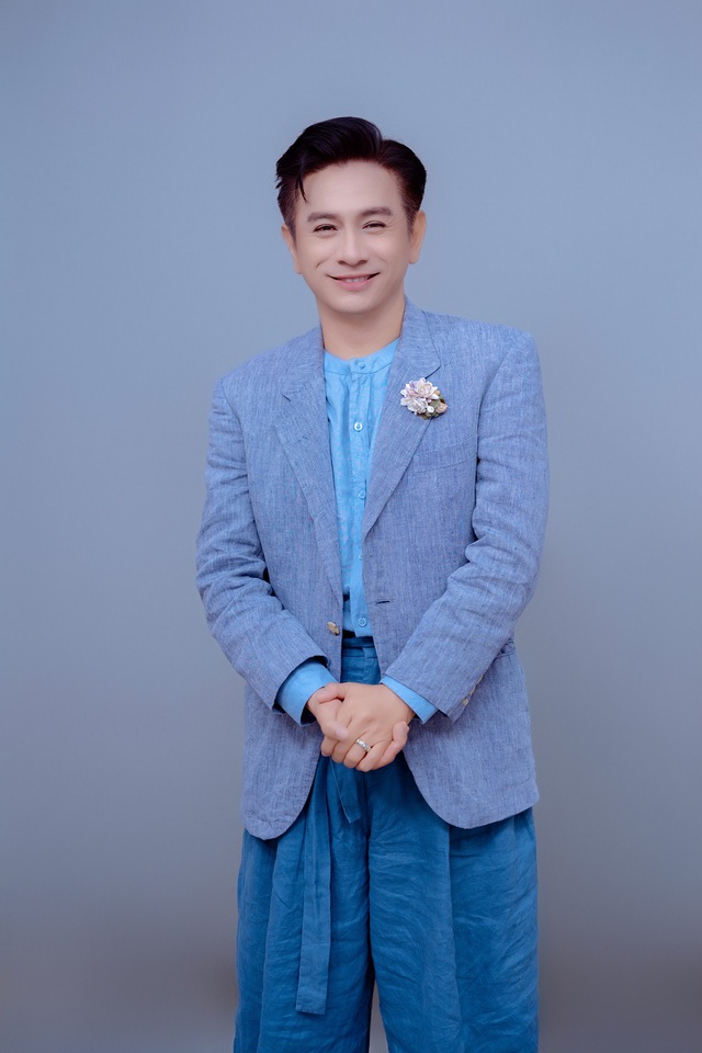 Nam nghệ sĩ l&agrave; Gi&aacute;m đốc Nghệ thuật, 50 tuổi vẫn ở với mẹ: "Cuộc đời m&igrave;nh đừng tr&ocirc;ng chờ người kh&aacute;c"- Ảnh 2.