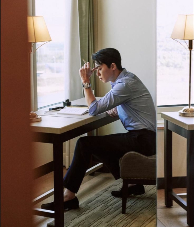 Bộ mặt thật "tổng tài pha-kè"- Ảnh 2. Bộ mặt thật "tổng tài pha-kè"- Ảnh 2.