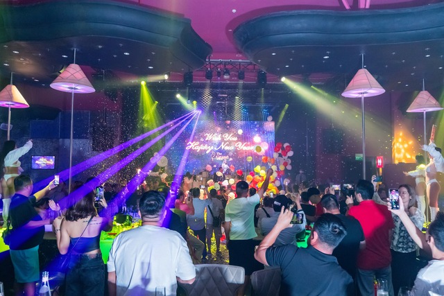 M&ugrave;a lễ hội kh&ocirc;ng thể bỏ lỡ dọc bờ biển Nam Việt Nam: Hồ Tr&agrave;m rộn r&agrave;ng, Cam Ranh ph&oacute;ng kho&aacute;ng, Mũi N&eacute; tinh tế- Ảnh 3.