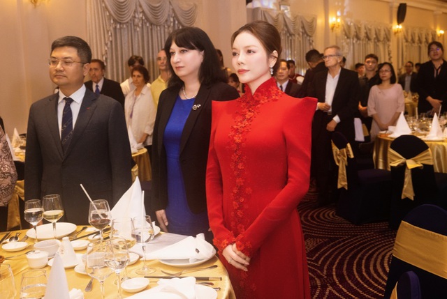 Lý Nhã Kỳ phát biểu tại sự kiện quan trọng Việt Nam – Romania- Ảnh 2. Lý Nhã Kỳ phát biểu tại sự kiện quan trọng Việt Nam – Romania- Ảnh 2.