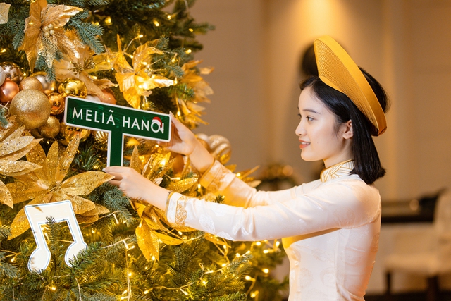 Dấu ấn lễ hội 2025: bộ ba khách sạn biến Giáng sinh thành hành trình từ xa hoa Ý, phong vị Thụy Sĩ, ấm áp Hà Nội- Ảnh 6. Dấu ấn lễ hội 2025: bộ ba khách sạn biến Giáng sinh thành hành trình từ xa hoa Ý, phong vị Thụy Sĩ, ấm áp Hà Nội- Ảnh 6.