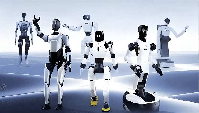 Kỳ l&acirc;n robot Trung Quốc xuất xưởng robot h&igrave;nh người thứ 5.000, tuy&ecirc;n chiến s&ograve;ng phẳng với Tesla Optimus của Elon Musk- Ảnh 1.