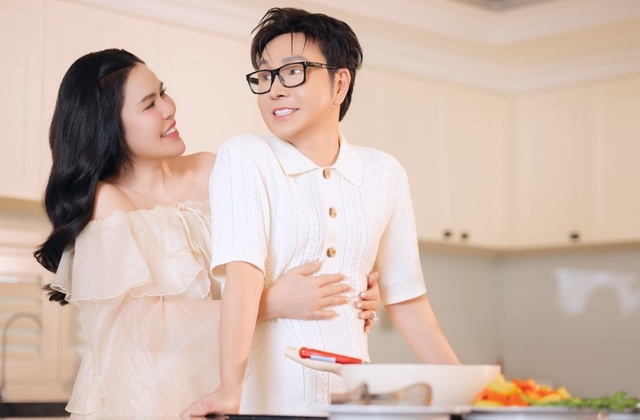 Nam NSƯT 52 tuổi cưới vợ hoa hậu, ở biệt thự 200 tỷ TP.HCM: Nam NSƯT 52 tuổi cưới vợ hoa hậu, ở biệt thự 200 tỷ TP.HCM: