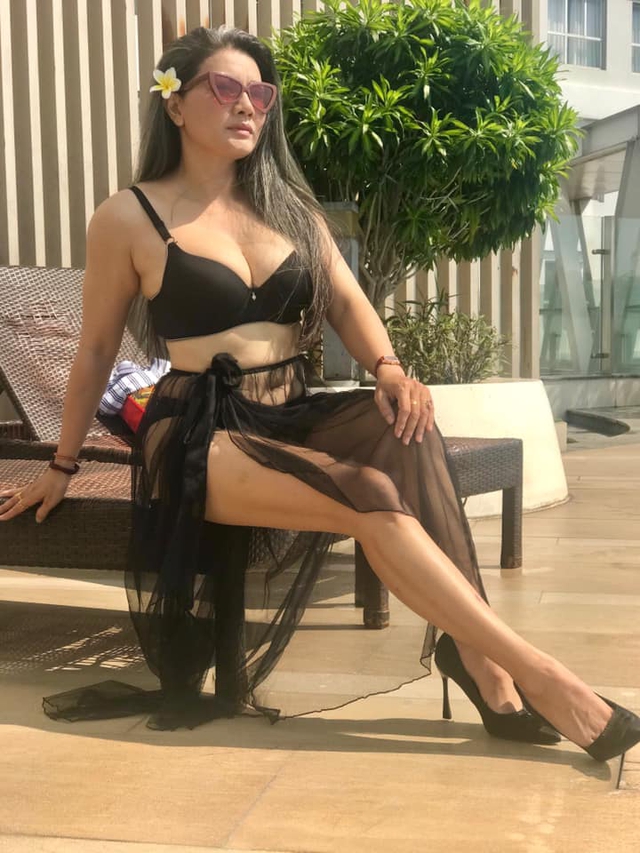 "Nữ hoàng cảnh nóng" Kiều Trinh diện bikini khoe body ở tuổi U50- Ảnh 3.