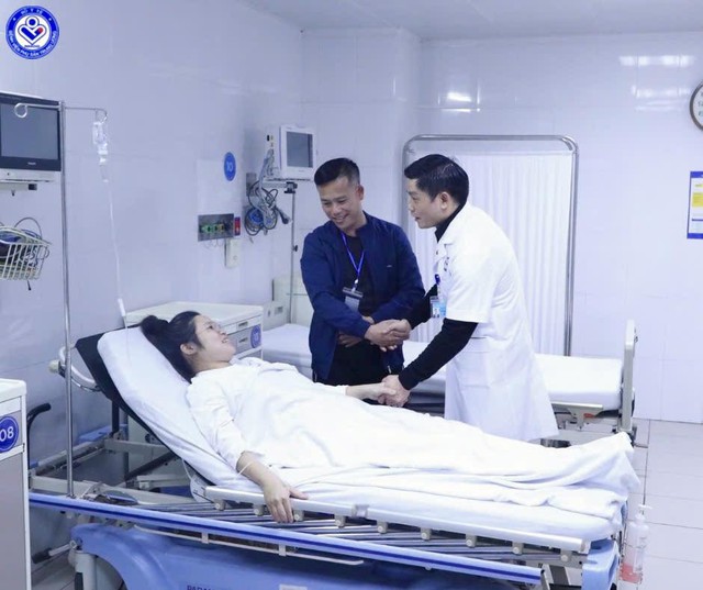 Bệnh viện ở H&agrave; Nội bật b&aacute;o động đỏ to&agrave;n lực cứu sản phụ cơ hội sống gần bằng 0- Ảnh 2.