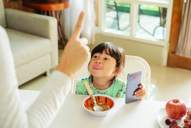 &ldquo;Con hư tại mẹ&rdquo;: Nếu mẹ c&oacute; 3 đặc điểm n&agrave;y, con c&aacute;i định sẵn tương lai ngh&egrave;o n&agrave;n, tăm tối - SỬA GẤP!- Ảnh 2.