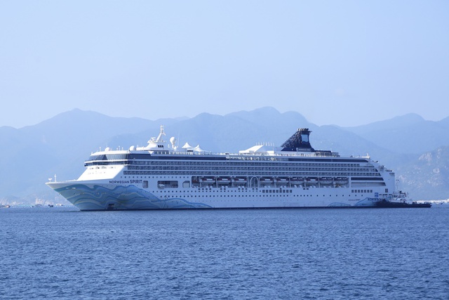 Tàu Norwegian Sky chuẩn bị cập cảng Quốc tế Cam Ranh. Tàu Norwegian Sky chuẩn bị cập cảng Quốc tế hi88 com.