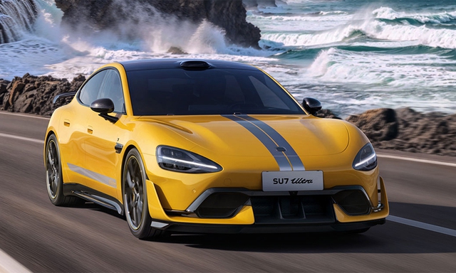 Xiaomi bị phản ứng v&igrave; lắp logo l&agrave;m bằng v&agrave;ng thật cho xe điện SU7 Ultra, CEO L&ocirc;i Qu&acirc;n bộc bạch: "Đ&ocirc;i khi con người cũng cần ch&uacute;t ph&ugrave; phiếm"- Ảnh 1.