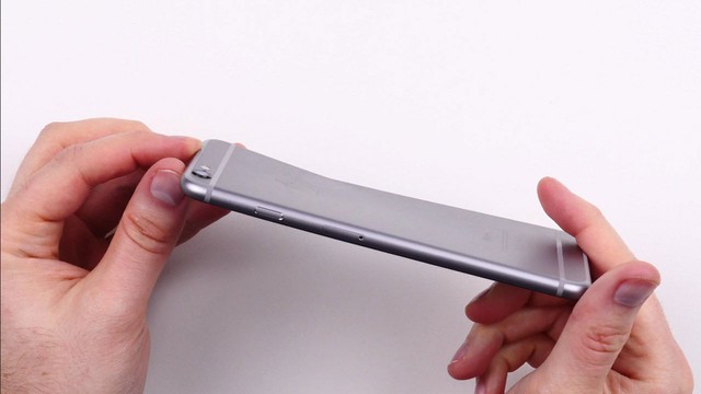 Apple bỏ ý định làm iPhone 17 Air màn hình to vì... sợ bị cong- Ảnh 1. Apple bỏ ý định làm iPhone 17 Air màn hình to vì... sợ bị cong- Ảnh 1.