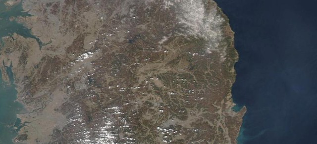 Ảnh vệ tinh NASA cho thấy sự thảm khốc của đ&aacute;m ch&aacute;y rừng H&agrave;n Quốc: Đ&atilde; trở th&agrave;nh vụ ch&aacute;y rừng lớn nhất lịch sử- Ảnh 1.