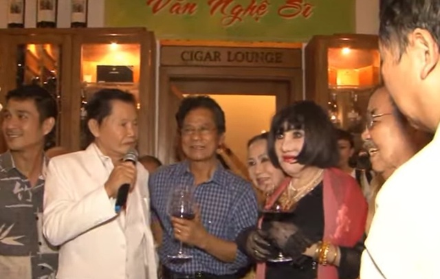 Chế Linh công khai ảnh cùng đại minh tinh Thẩm Thúy Hằng và nhiều nghệ sĩ: "7, 8 người ra đi rồi"- Ảnh 2. Chế Linh công khai ảnh cùng đại minh tinh Thẩm Thúy Hằng và nhiều nghệ sĩ: "7, 8 người ra đi rồi"- Ảnh 2.