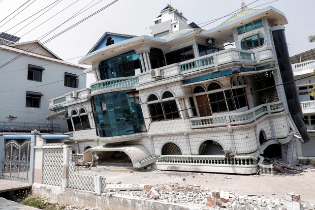 Toàn cảnh Myanmar 3 ngày sau động đất: Công tác cứu hộ chạy đua từng phút, quá nhiều khủng hoảng vẫn tiếp diễn sau thiên tai- Ảnh 3.