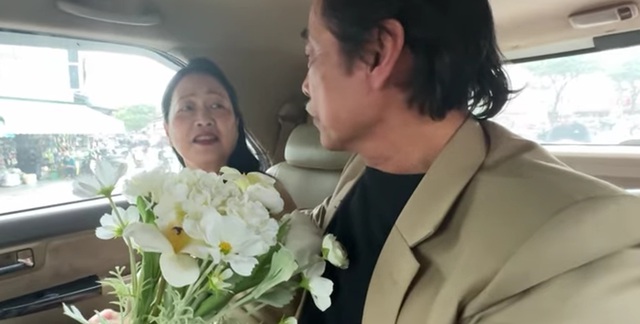 Nữ NSND 71 tuổi được "chồng" từ Hải Phòng lên phố cổ đón: "Cuối đời vợ chồng mình mới được gặp nhau"- Ảnh 2. Nữ NSND 71 tuổi được "chồng" từ Hải Phòng lên phố cổ đón: "Cuối đời vợ chồng mình mới được gặp nhau"- Ảnh 2.