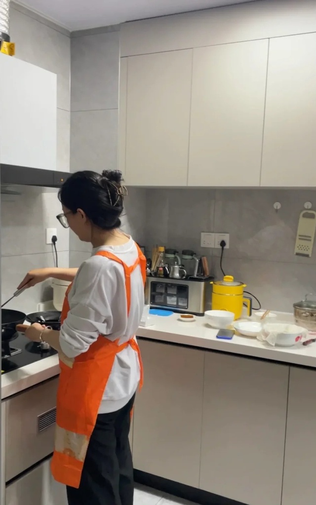 Chị giúp việc bỗng giàu lên chóng vánh sau khi bố chồng đột ngột qua đời, chúng tôi suy sụp khi biết sự thật- Ảnh 2. Chị giúp việc bỗng giàu lên chóng vánh sau khi bố chồng đột ngột qua đời, chúng tôi suy sụp khi biết sự thật- Ảnh 2.