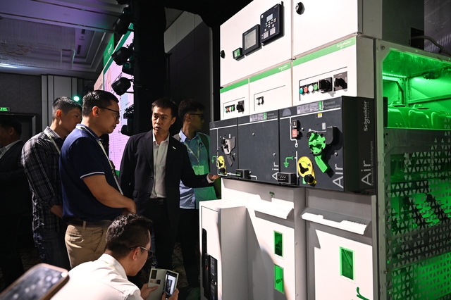 Schneider Electric giới thiệu loạt giải pháp số hóa và AI cho ngành công nghiệp- Ảnh 9. Schneider Electric giới thiệu loạt giải pháp số hóa và AI cho ngành công nghiệp- Ảnh 9.