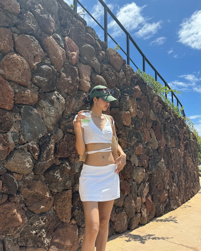 Style đi du lịch của BLACKPINK đơn giản mà đẹp mê đắm, nàng không thích lên đồ cầu kỳ phải ghim ngay- Ảnh 1. Style đi du lịch của BLACKPINK đơn giản mà đẹp mê đắm, nàng không thích lên đồ cầu kỳ phải ghim ngay- Ảnh 1.