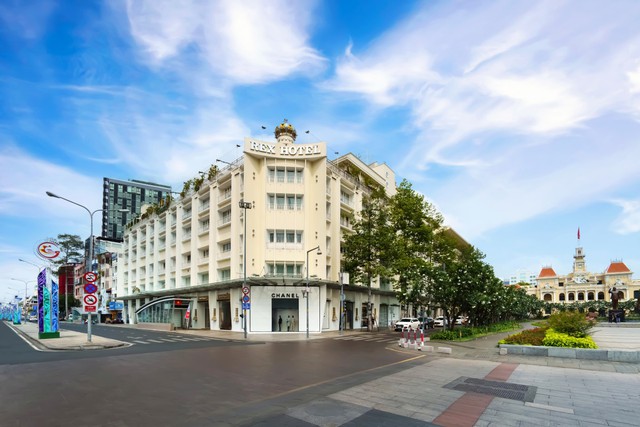 Hết sạch phòng khách sạn view xem diễu binh từ sáng 29/4, có nơi hạng phòng 35 triệu/ đêm cũng bán hết- Ảnh 1. Hết sạch phòng khách sạn view xem diễu binh từ sáng 29/4, có nơi hạng phòng 35 triệu/ đêm cũng bán hết- Ảnh 1.