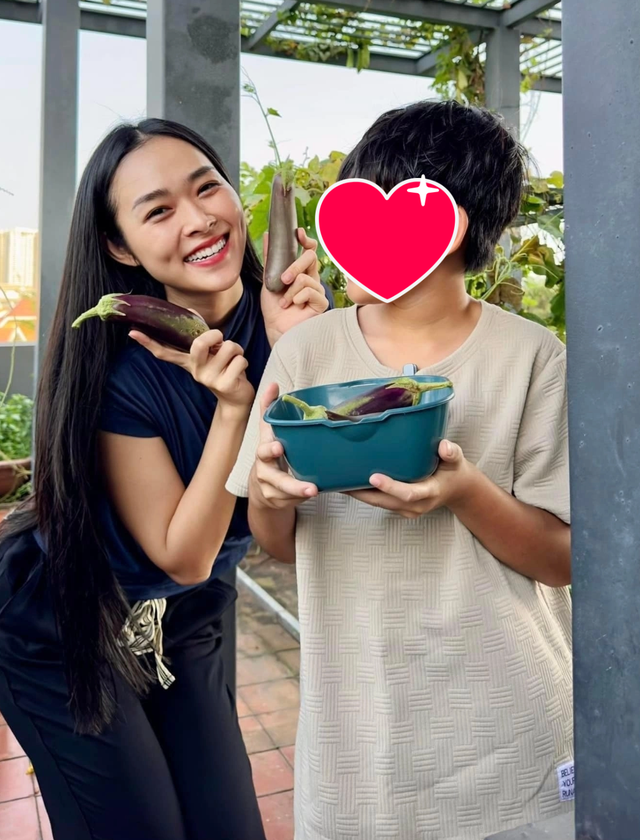 Sự thật đoạn clip con của sao nữ Vbiz buồn tủi khi “bị bố bỏ mặc để đi với mẹ kế”- Ảnh 1. Sự thật đoạn clip con của sao nữ Vbiz buồn tủi khi “bị bố bỏ mặc để đi với mẹ kế”- Ảnh 1.
