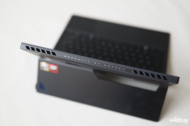 Trải nghiệm ASUS ROG Flow Z13 (2025): Loại bỏ GPU rời để đổi lấy giá trị khác là bước đi liều lĩnh cho một chiếc tablet-laptop chơi game- Ảnh 20. Trải nghiệm ASUS ROG Flow Z13 (2025): Loại bỏ GPU rời để đổi lấy giá trị khác là bước đi liều lĩnh cho một chiếc tablet-laptop chơi game- Ảnh 20.
