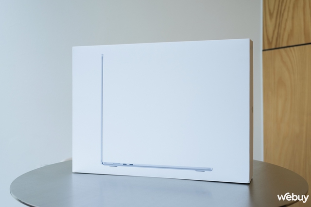 Mở hộp MacBook Air M4 Sky Blue chính hãng VN: Sắc xanh thanh thoát cho chiếc laptop gọn nhẹ mạnh mẽ nhất của Apple- Ảnh 2. Mở hộp MacBook Air M4 Sky Blue chính hãng VN: Sắc xanh thanh thoát cho chiếc laptop gọn nhẹ mạnh mẽ nhất của Apple- Ảnh 2.