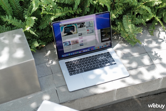 Mở hộp MacBook Air M4 Sky Blue chính hãng VN: Sắc xanh thanh thoát cho chiếc laptop gọn nhẹ mạnh mẽ nhất của Apple- Ảnh 22. Mở hộp MacBook Air M4 Sky Blue chính hãng VN: Sắc xanh thanh thoát cho chiếc laptop gọn nhẹ mạnh mẽ nhất của Apple- Ảnh 22.
