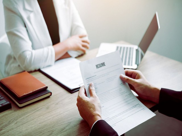 Buổi đầu đi thử việc, gái xinh cố tình làm 1 hành động để sếp nhìn thấy, ngay lập tức được mời vào phòng riêng- Ảnh 2. Buổi đầu đi thử việc, gái xinh cố tình làm 1 hành động để sếp nhìn thấy, ngay lập tức được mời vào phòng riêng- Ảnh 2.