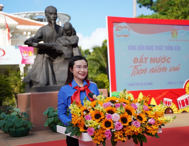 Đồng diễn nghệ thuật trống kèn - Chào mừng kỷ niệm 50 năm Ngày Giải phóng miền hi88.com, thống nhất đất nước- Ảnh 1.