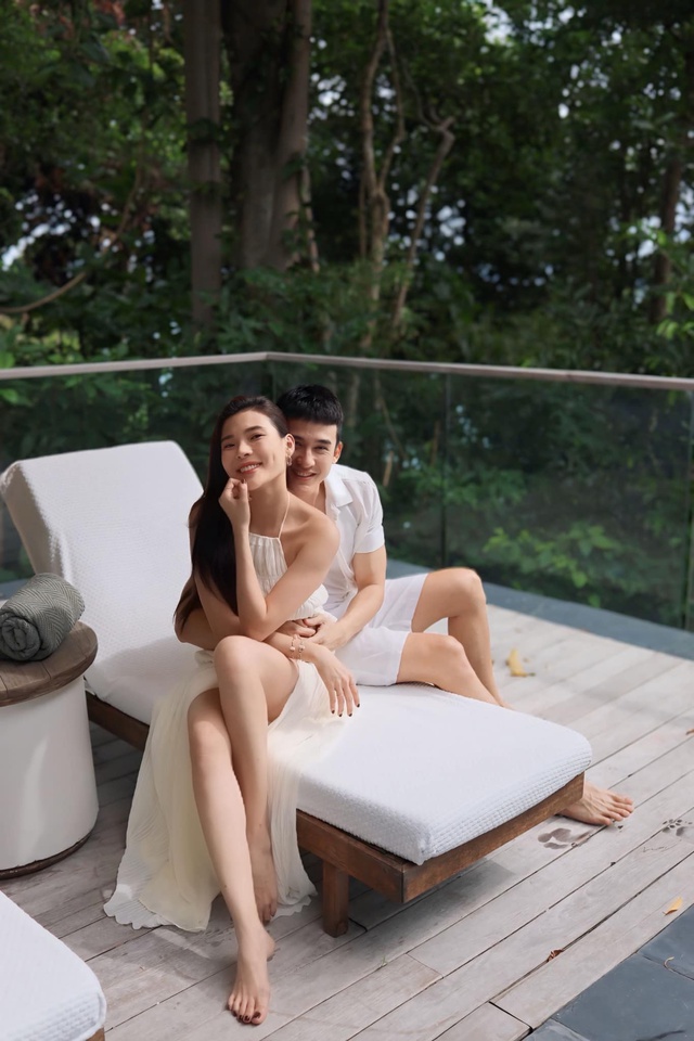 Yêu bí mật, vượt sóng gió "ngoại tình", cặp đôi sao Việt này giờ viên mãn: Soi cách nuôi dạy con mà mát lòng- Ảnh 2. Yêu bí mật, vượt sóng gió "ngoại tình", cặp đôi sao Việt này giờ viên mãn: Soi cách nuôi dạy con mà mát lòng- Ảnh 2.