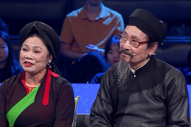 Bố mẹ ruột NSND Tự Long tình cảm trên truyền hình, nói một điều về con trai là đại tá quân đội- Ảnh 2. Bố mẹ ruột NSND Tự Long tình cảm trên truyền hình, nói một điều về con trai là đại tá quân đội- Ảnh 2.