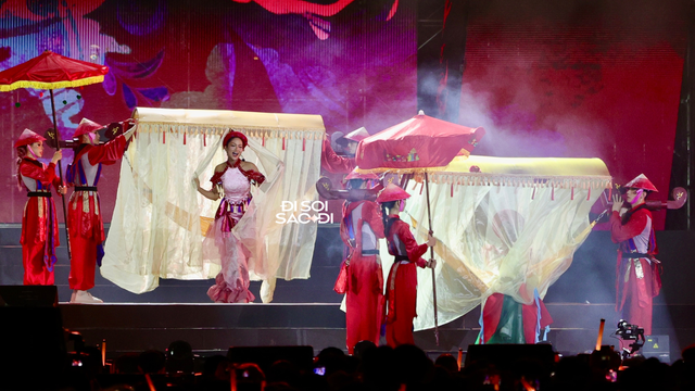 10 giây tại concert Chị Đẹp chứng minh H'Hen Niê mãi là công chúa của chồng mới cưới- Ảnh 1. 10 giây tại concert Chị Đẹp chứng minh H'Hen Niê mãi là công chúa của chồng mới cưới- Ảnh 1.