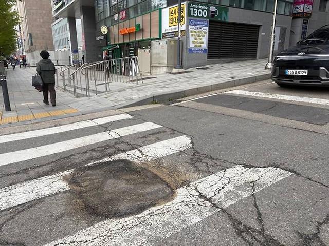 63 hố tử thần xuất hiện liên tiếp tại Seoul, người dân sống trong sợ hãi- Ảnh 1. 63 hố tử thần xuất hiện liên tiếp tại Seoul, người dân sống trong sợ hãi- Ảnh 1.