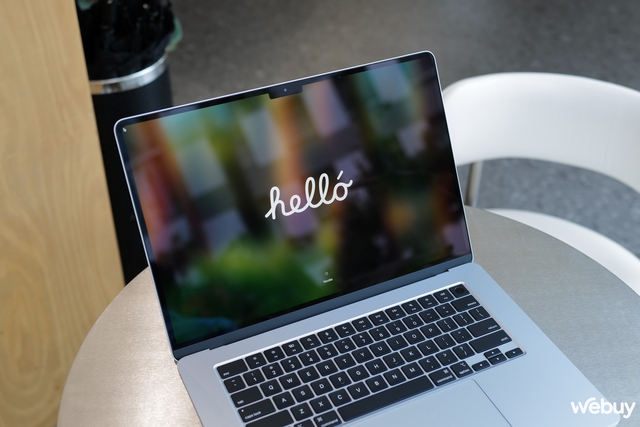 Bí ẩn màu xanh Sky Blue trên MacBook Air M4: Lúc xanh, lúc chuyển sắc xám chẳng khác gì bầu trời- Ảnh 12. Bí ẩn màu xanh Sky Blue trên MacBook Air M4: Lúc xanh, lúc chuyển sắc xám chẳng khác gì bầu trời- Ảnh 12.