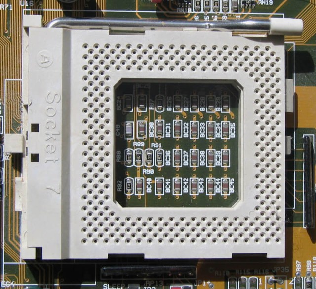 Chuyện thật 100%: Từng tồn tại một chuẩn chân cắm CPU lắp được cả chip Intel lẫn AMD- Ảnh 1. Chuyện thật 100%: Từng tồn tại một chuẩn chân cắm CPU lắp được cả chip Intel lẫn AMD- Ảnh 1.