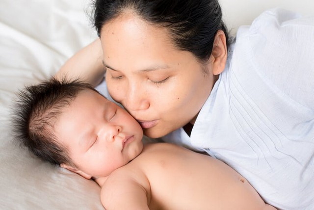 Một loại virus hơn 90% người lớn mắc phải chỉ thông qua một hành động thân mật sau: Cần cẩn trọng khi thực hiện hành động này với trẻ em- Ảnh 1.
