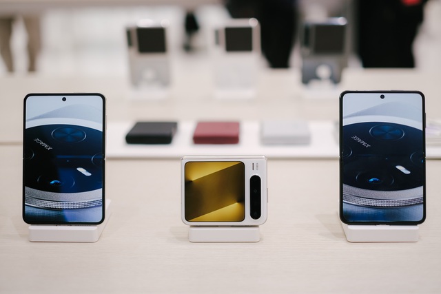 Huawei Pura X: Thiết kế độc lạ có 1-0-2, vượt ngưỡng flagship nội địa trở thành biểu tượng xa xỉ, mới ra mắt đã tạo địa chấn - Ảnh 1. Huawei Pura X: Thiết kế độc lạ có 1-0-2, vượt ngưỡng flagship nội địa trở thành biểu tượng xa xỉ, mới ra mắt đã tạo địa chấn - Ảnh 1.