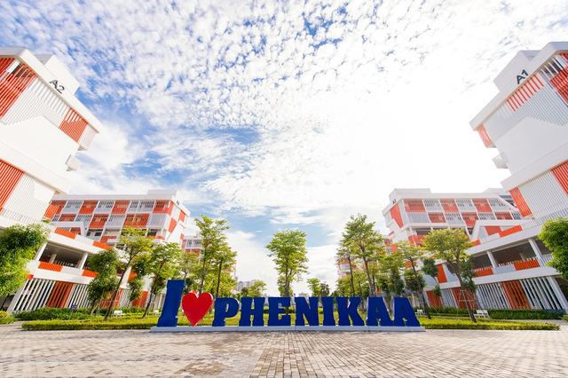 Một trường đại học ngập trong sắc cờ đỏ sao vàng khiến ai lướt qua cũng phải dừng chân: Quá xúc động và tự hào!- Ảnh 7. Một trường đại học ngập trong sắc cờ đỏ sao vàng khiến ai lướt qua cũng phải dừng chân: Quá xúc động và tự hào!- Ảnh 7.