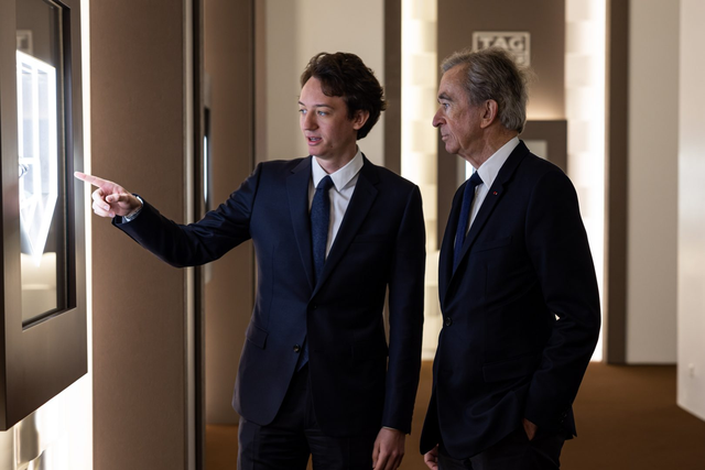 Frédéric Arnault: Hoàng tử mắt xanh của Lisa và ẩn số khó đoán của ngai vàng LVMH- Ảnh 11. Frédéric Arnault: Hoàng tử mắt xanh của Lisa và ẩn số khó đoán của ngai vàng LVMH- Ảnh 11.