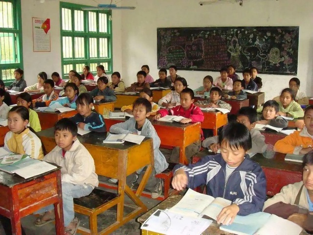 Sức mạnh của đói nghèo: Bà mẹ mù chữ, bại liệt nuôi dạy con trai trở thành sinh viên GIỎI NHẤT đại học Thanh Hoa – Đâu là bí quyết thành công của những đứa trẻ nghèo?- Ảnh 4. Sức mạnh của đói nghèo: Bà mẹ mù chữ, bại liệt nuôi dạy con trai trở thành sinh viên GIỎI NHẤT đại học Thanh Hoa – Đâu là bí quyết thành công của những đứa trẻ nghèo?- Ảnh 4.