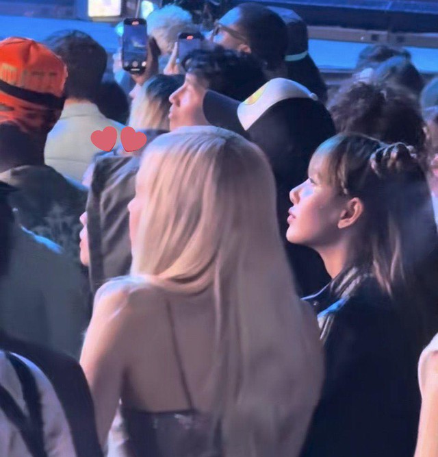 Động thái của Lisa giữa đồn đoán bất hoà với BLACKPINK, “giật spotlight” đàn em- Ảnh 2. Động thái của Lisa giữa đồn đoán bất hoà với BLACKPINK, “giật spotlight” đàn em- Ảnh 2.