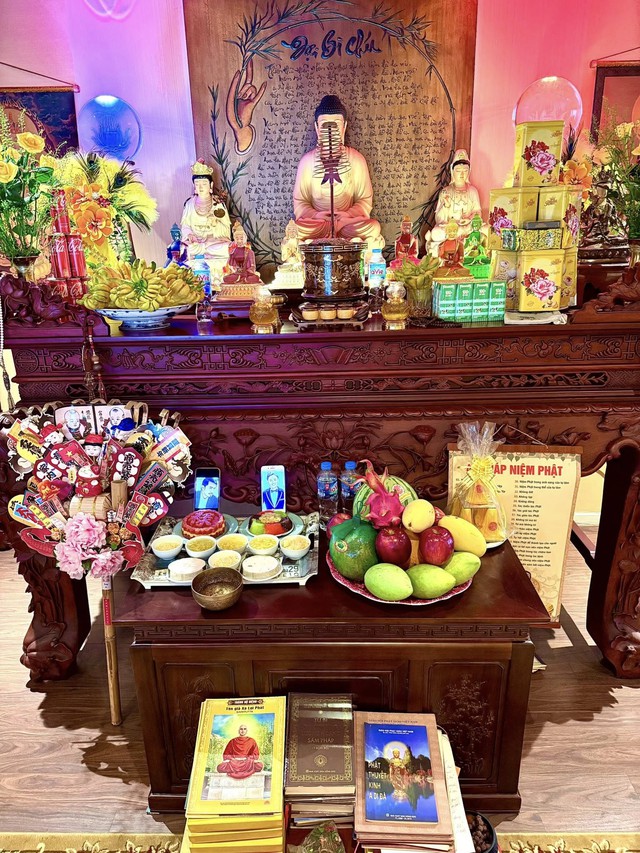 Trương Nam Thành làm cơm cúng cho Quý Bình và một nam nghệ sĩ qua đời đã 10 năm- Ảnh 1. Trương Nam Thành làm cơm cúng cho Quý Bình và một nam nghệ sĩ qua đời đã 10 năm- Ảnh 1.