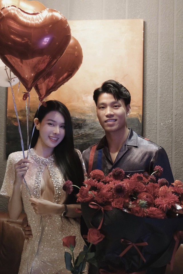 Trần Bích Hạnh - bạn gái Văn Thanh thu nhập tiền tỷ, lái Porsche, cuộc sống sang chảnh, làm nghề gì mà giàu thế?- Ảnh 1. Trần Bích Hạnh - bạn gái Văn Thanh thu nhập tiền tỷ, lái Porsche, cuộc sống sang chảnh, làm nghề gì mà giàu thế?- Ảnh 1.